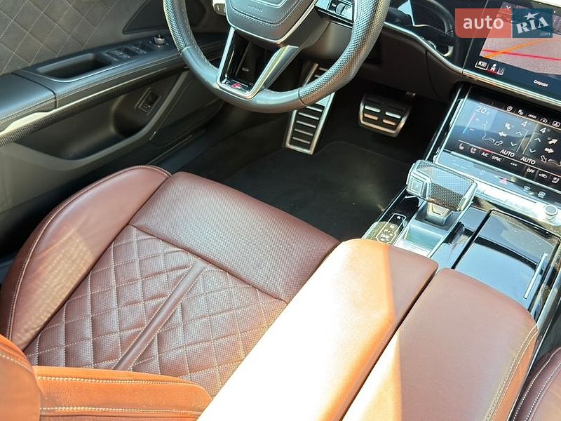 Седан Audi S8 2023 в Києві