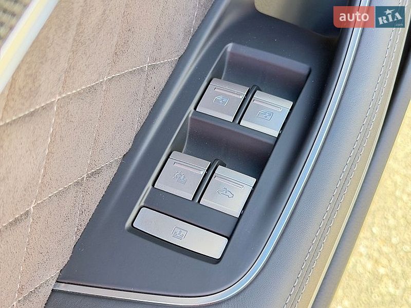 Седан Audi S8 2023 в Києві