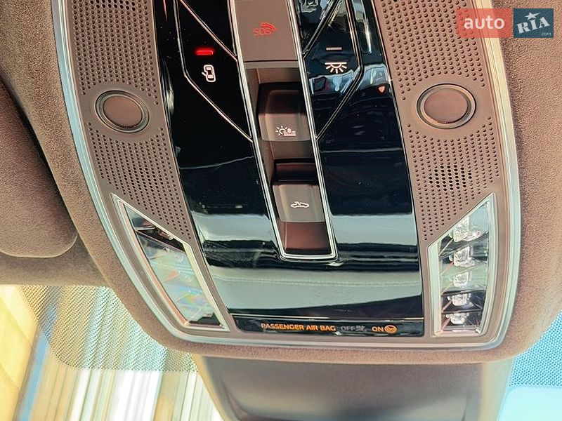 Седан Audi S8 2023 в Києві