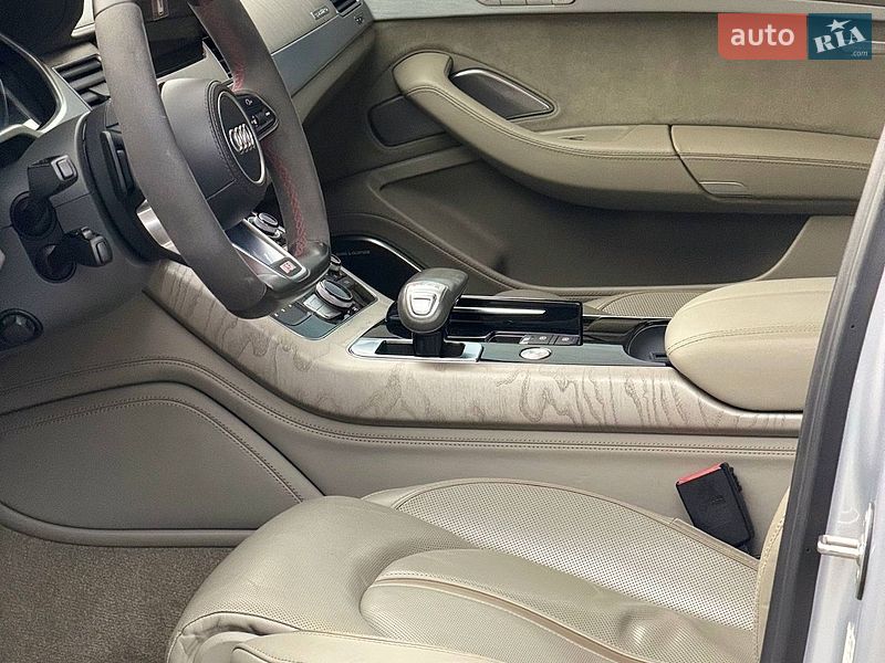 Седан Audi S8 2015 в Києві
