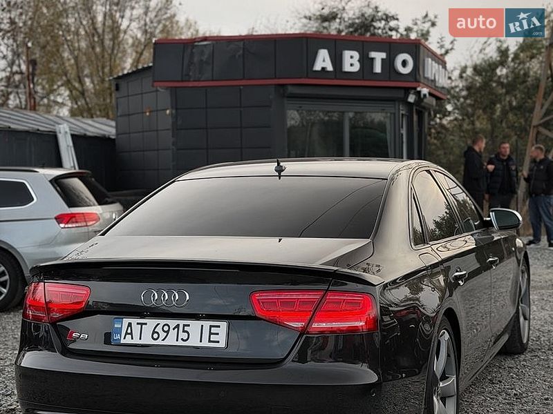 Седан Audi S8 2013 в Дніпрі