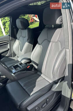 Внедорожник / Кроссовер Audi SQ5 2022 в 