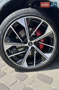 Внедорожник / Кроссовер Audi SQ5 2021 в 