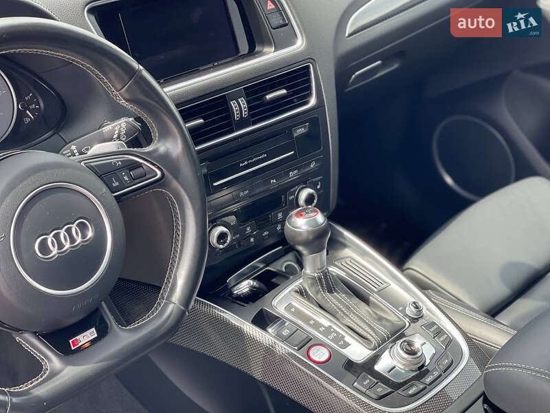 Внедорожник / Кроссовер Audi SQ5 2016 в Ужгороде