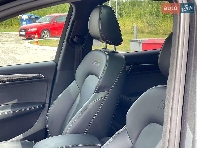 Внедорожник / Кроссовер Audi SQ5 2016 в Ужгороде