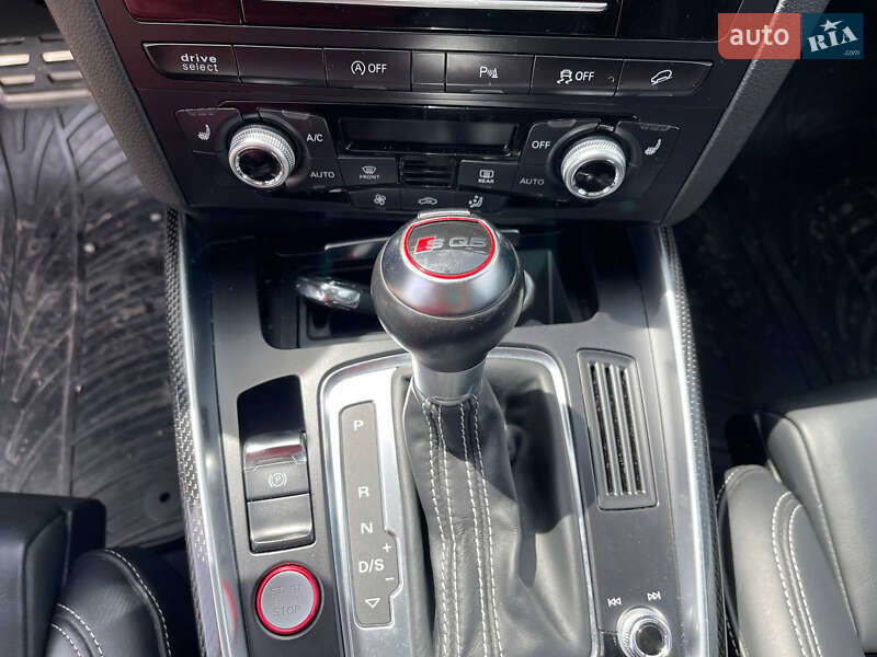 Внедорожник / Кроссовер Audi SQ5 2016 в Ужгороде