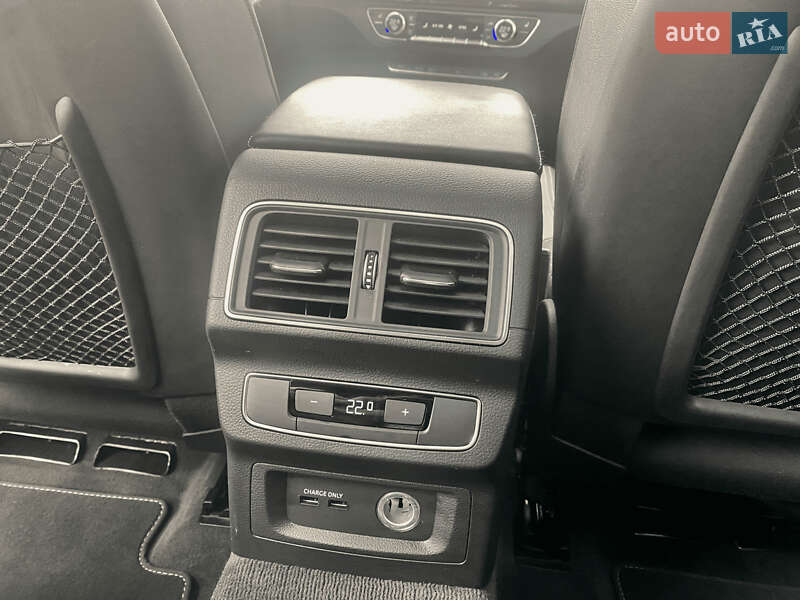 Внедорожник / Кроссовер Audi SQ5 2019 в Киеве