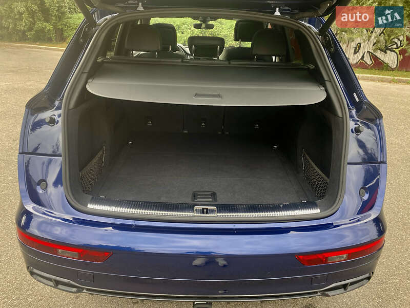 Внедорожник / Кроссовер Audi SQ5 2019 в Киеве