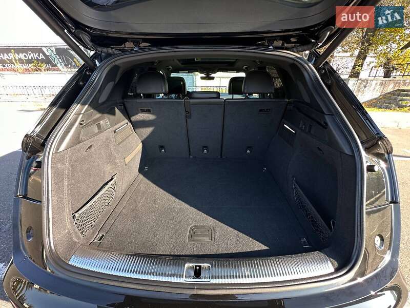 Внедорожник / Кроссовер Audi SQ5 2019 в Киеве