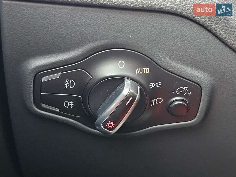 Позашляховик / Кросовер Audi SQ5 2016 в Києві