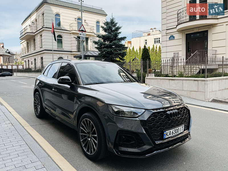 Позашляховик / Кросовер Audi SQ5 2022 в 