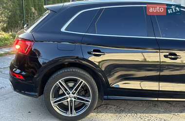 Позашляховик / Кросовер Audi SQ5 2018 в 