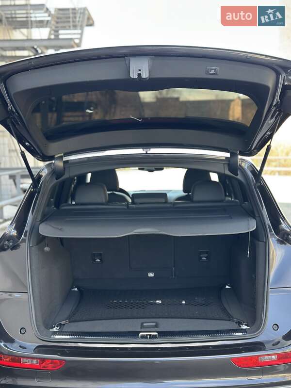 Позашляховик / Кросовер Audi SQ5 2014 в Києві