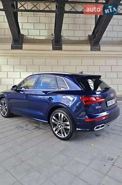 Позашляховик / Кросовер Audi SQ5 2018 в 