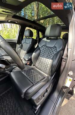 Внедорожник / Кроссовер Audi SQ5 2017 в 
