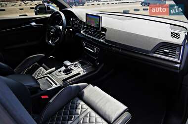 Позашляховик / Кросовер Audi SQ5 2018 в 