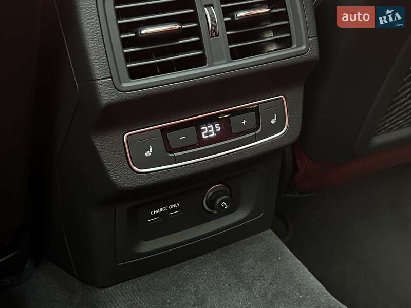 Внедорожник / Кроссовер Audi SQ5 2020 в Киеве