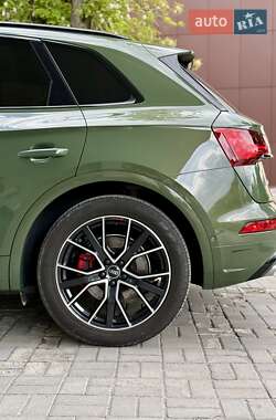 Внедорожник / Кроссовер Audi SQ5 2021 в 