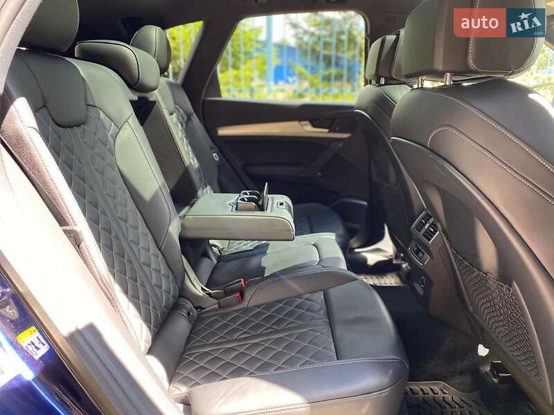 Внедорожник / Кроссовер Audi SQ5 2017 в Киеве
