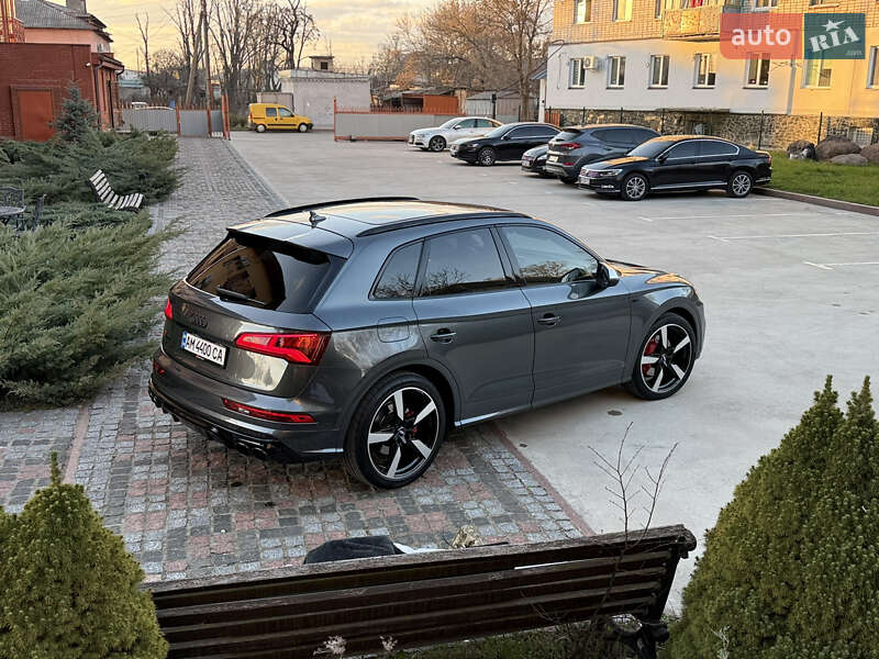 Внедорожник / Кроссовер Audi SQ5 2018 в Коростене