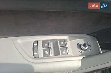Внедорожник / Кроссовер Audi SQ5 2018 в 