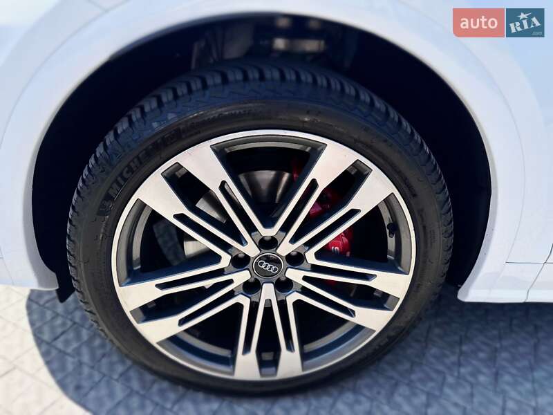 Внедорожник / Кроссовер Audi SQ5 2017 в Полтаве