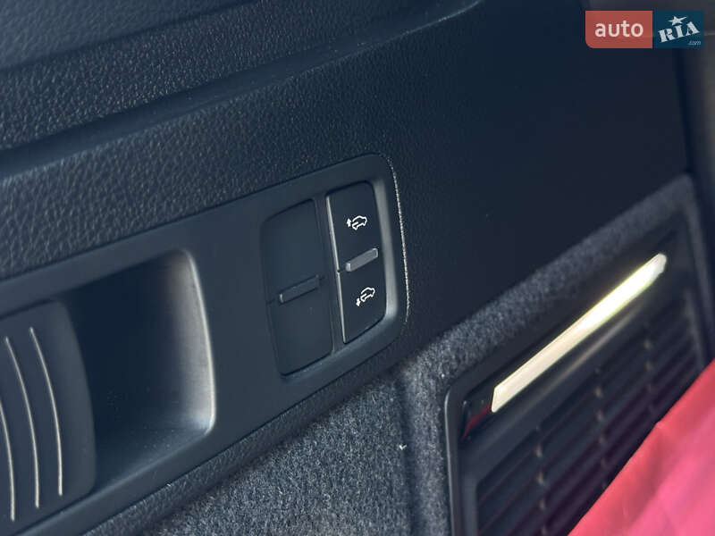 Внедорожник / Кроссовер Audi SQ5 2019 в Киеве