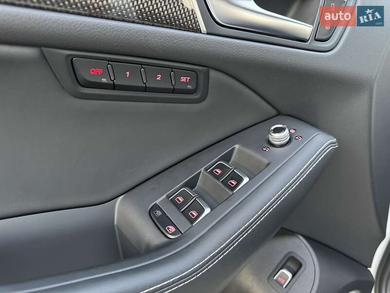 Внедорожник / Кроссовер Audi SQ5 2015 в Киеве
