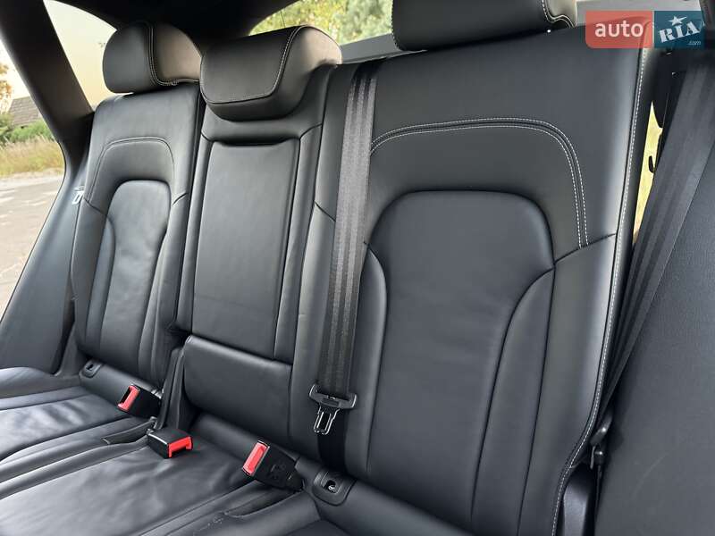 Внедорожник / Кроссовер Audi SQ5 2015 в Киеве
