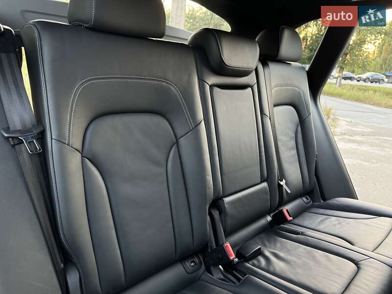 Внедорожник / Кроссовер Audi SQ5 2015 в Киеве