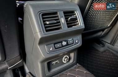 Внедорожник / Кроссовер Audi SQ5 2020 в 