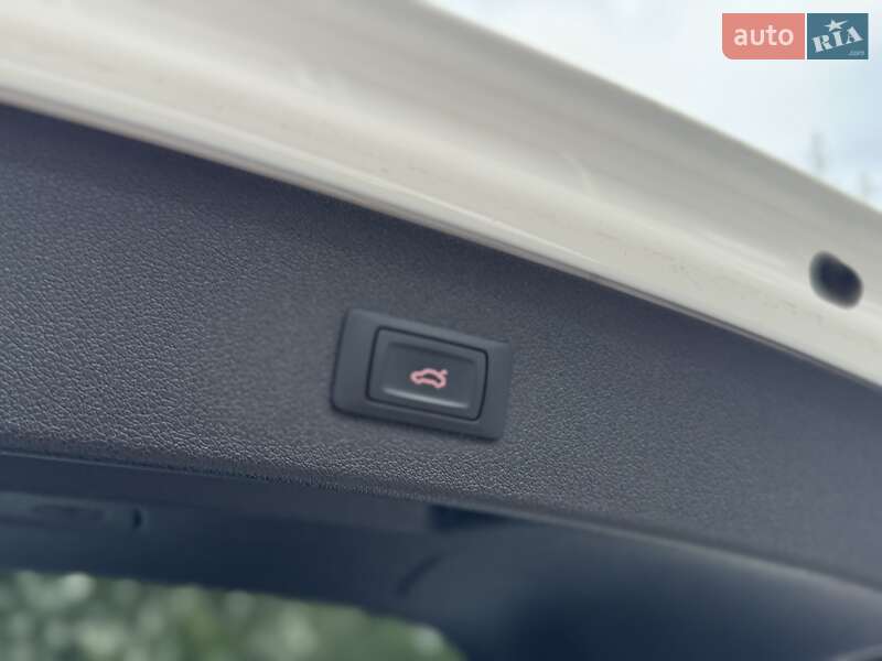 Внедорожник / Кроссовер Audi SQ5 2015 в Киеве