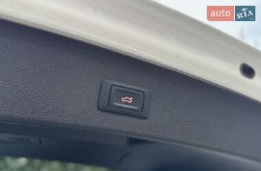 Внедорожник / Кроссовер Audi SQ5 2015 в 