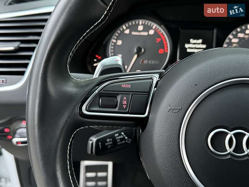 Внедорожник / Кроссовер Audi SQ5 2015 в Киеве