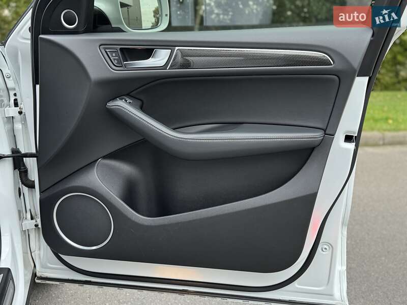 Внедорожник / Кроссовер Audi SQ5 2015 в Киеве