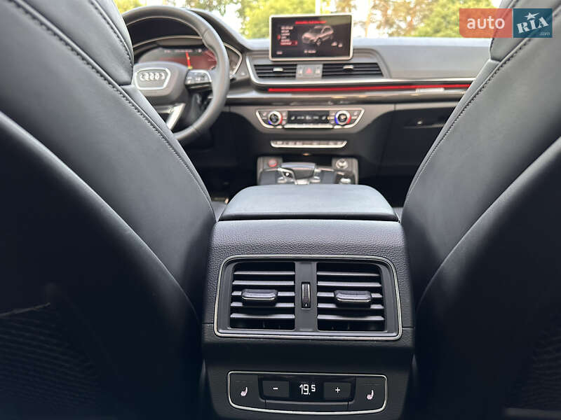 Внедорожник / Кроссовер Audi SQ5 2017 в Киеве