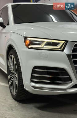 Внедорожник / Кроссовер Audi SQ5 2017 в 