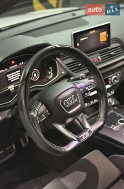Внедорожник / Кроссовер Audi SQ5 2017 в 