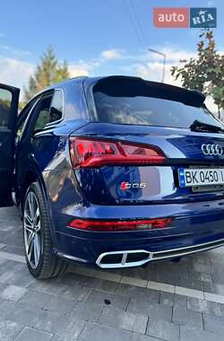 Внедорожник / Кроссовер Audi SQ5 2017 в 