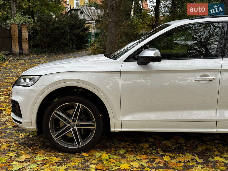Внедорожник / Кроссовер Audi SQ5 2019 в Киеве