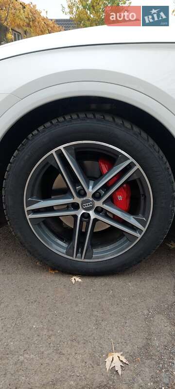 Позашляховик / Кросовер Audi SQ5 2017 в Ужгороді