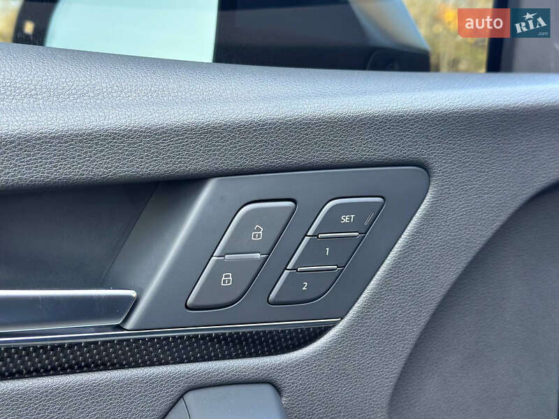 Внедорожник / Кроссовер Audi SQ5 2022 в Днепре