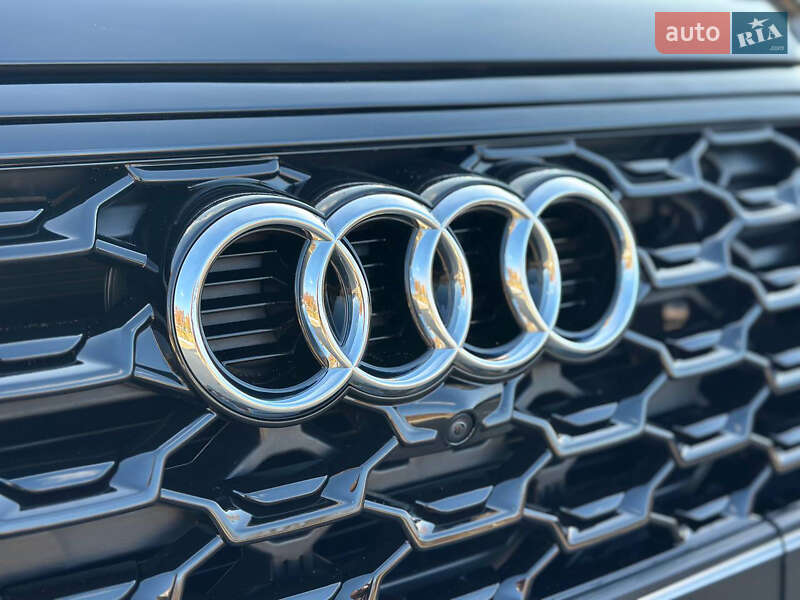 Внедорожник / Кроссовер Audi SQ5 2022 в Днепре