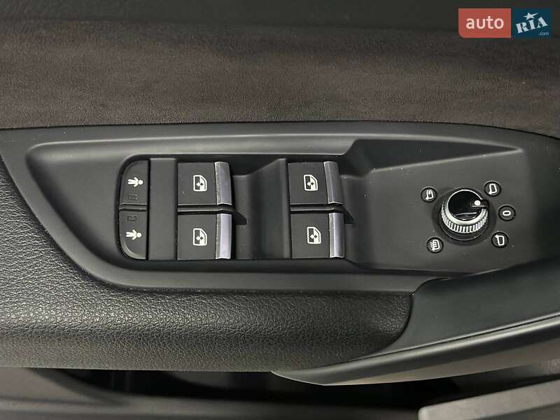 Внедорожник / Кроссовер Audi SQ5 2018 в Каменском