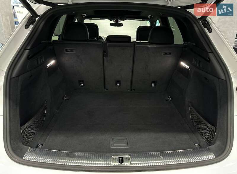 Внедорожник / Кроссовер Audi SQ5 2018 в Каменском