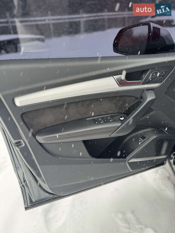 Внедорожник / Кроссовер Audi SQ5 2018 в Луцке