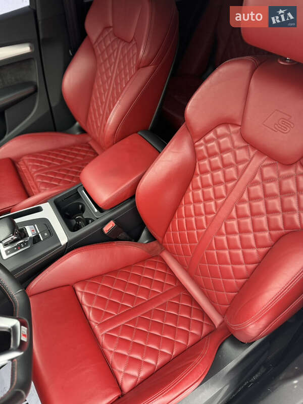 Внедорожник / Кроссовер Audi SQ5 2018 в Луцке