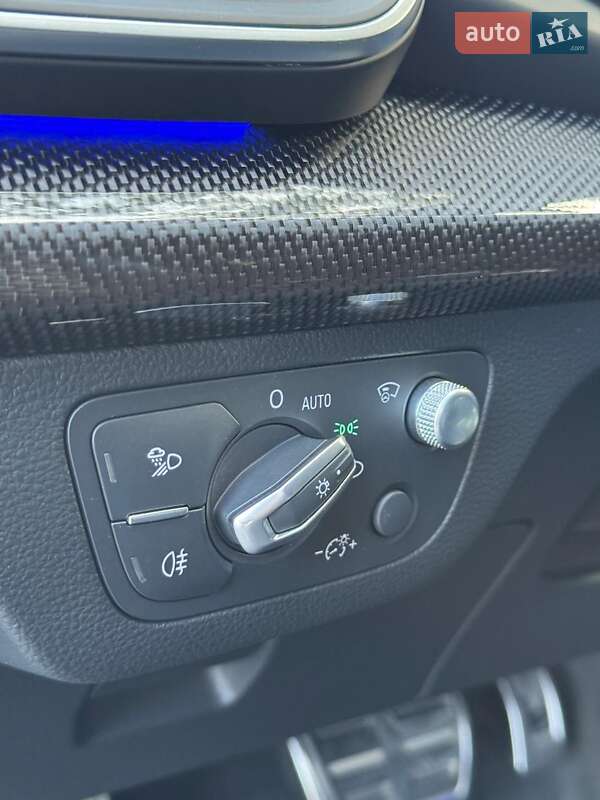 Внедорожник / Кроссовер Audi SQ5 2018 в Городенке