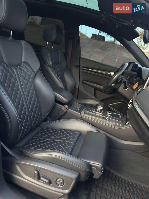 Внедорожник / Кроссовер Audi SQ5 2017 в Кривом Роге