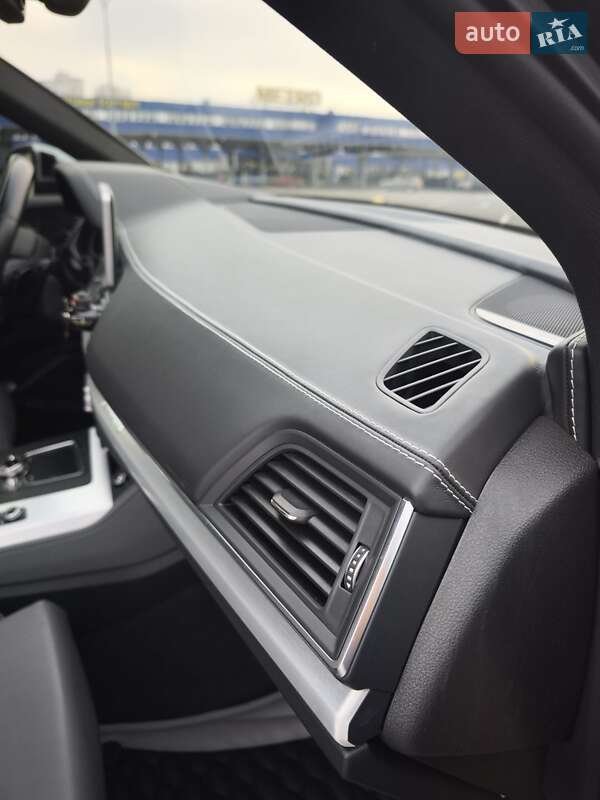 Внедорожник / Кроссовер Audi SQ5 2018 в Киеве